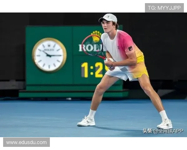 2025年网球大满贯赛事激战正酣 新星崛起老将退役赛季精彩纷呈