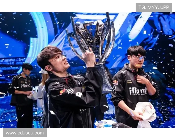 《全球电竞赛季全面开启 各大战队备战新赛季角逐冠军荣誉》