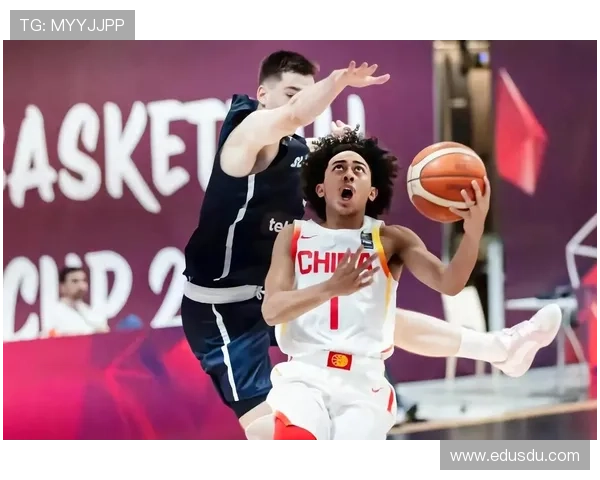 中国男篮力克澳大利亚晋级世界杯四强，球员表现惊艳赛场