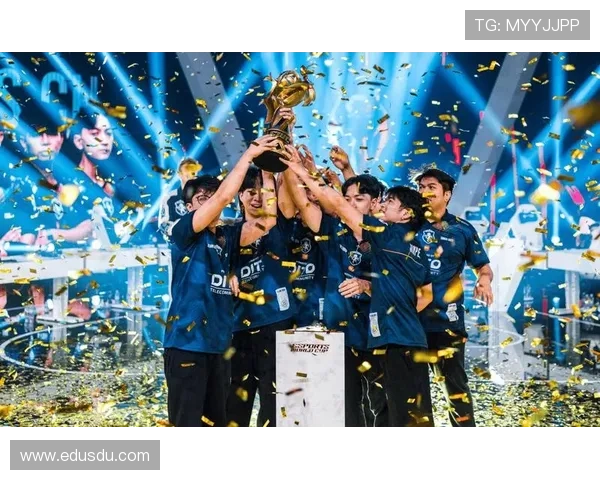 《2025全球电竞赛事盛况开启 国内战队冲击世界冠军》