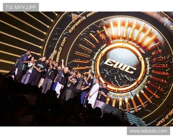 《全球电竞赛事激战正酣 各大战队角逐年度冠军头衔》